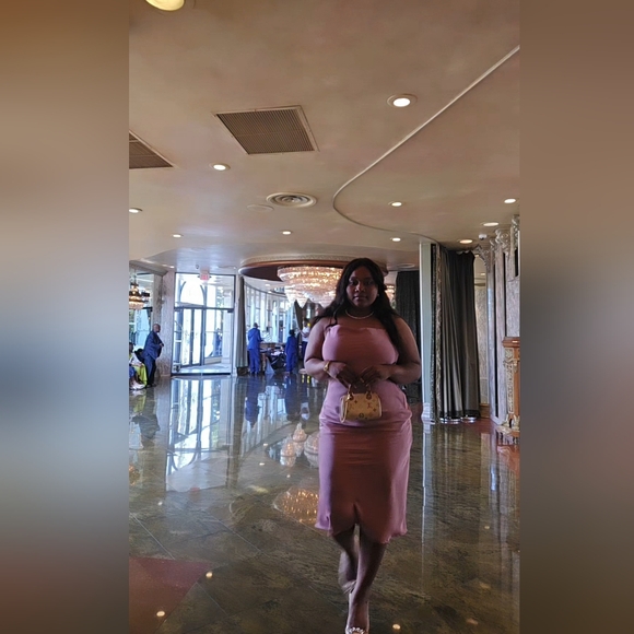 Late Night Show with Tasiscloset & Luxalldayllc amazing deals on Luxury & more🔥 - Picture 6 of 11